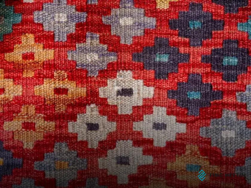Tibetan Carpets: Unique Knotting Style Unveiled